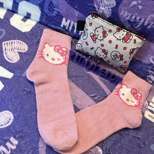 Hello Kitty Pink Chenille Quarter-Crew Socks and Pouch Set